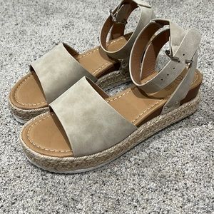 nwot women’s platform sandals